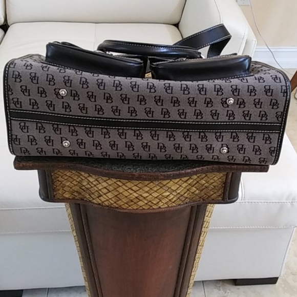 Dooney & Bourke Messanger Crossbody Bag. - Picture 5 of 10